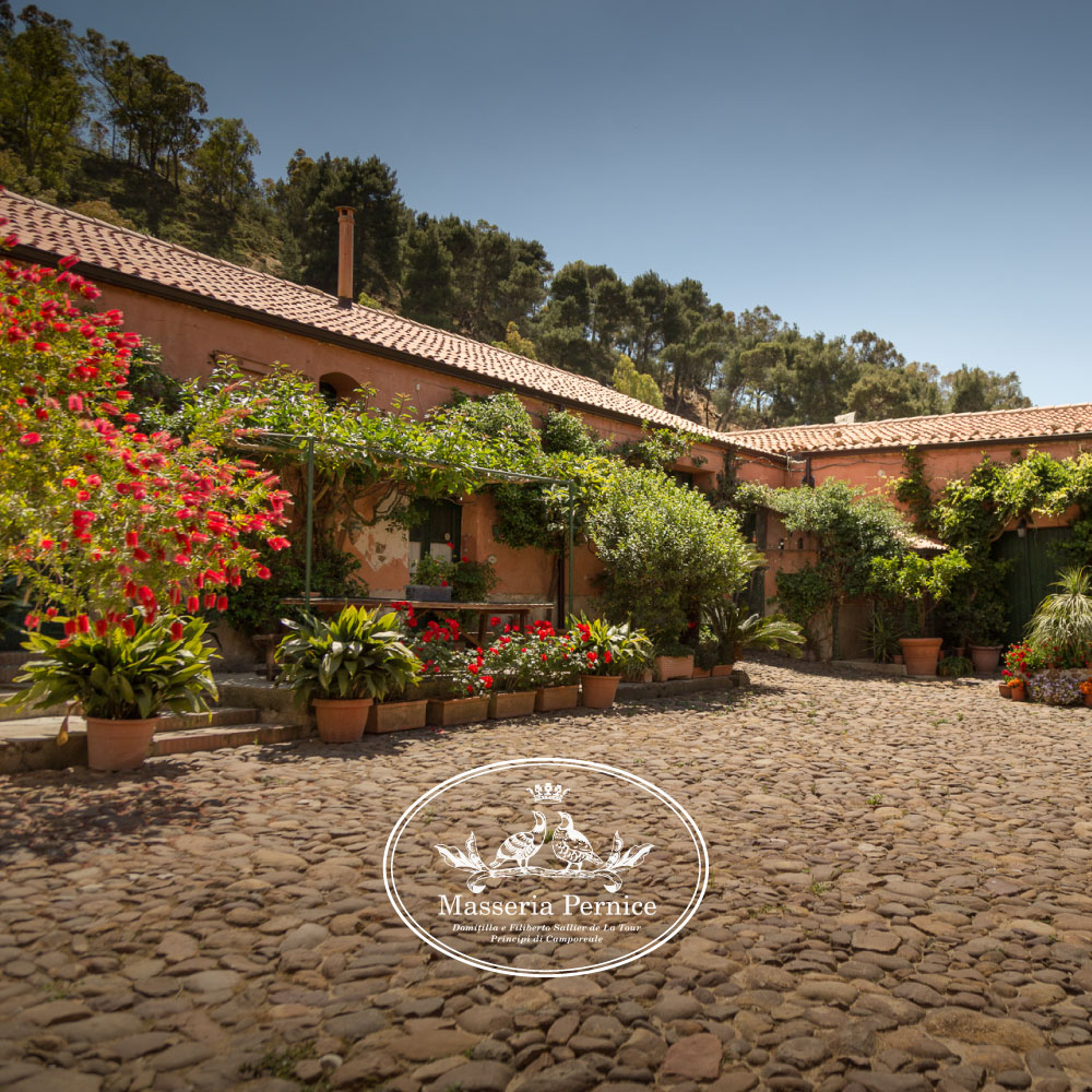 masseria-pernice-mansion-courtyard-sicily